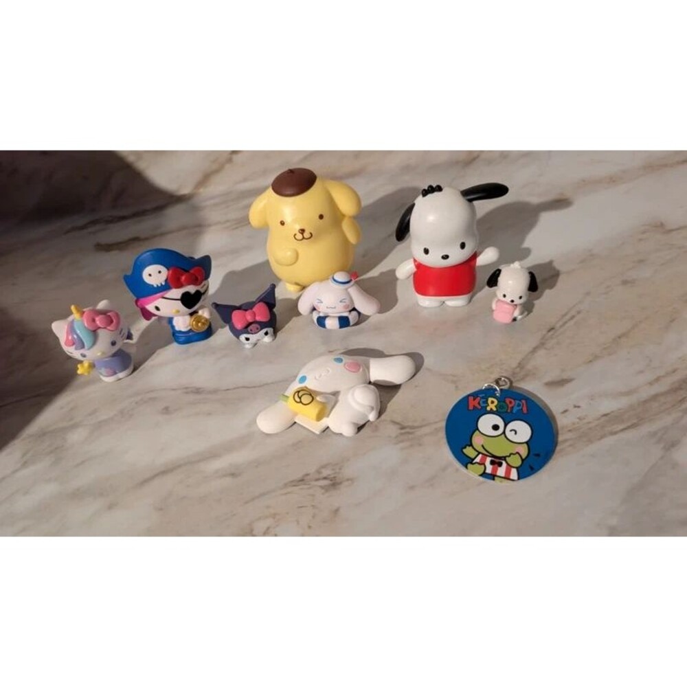 Hello kitty figures lot